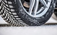 Bridgestone je zmagal na testu zimskih pnevmatik za električne avte in velika SUV vozila